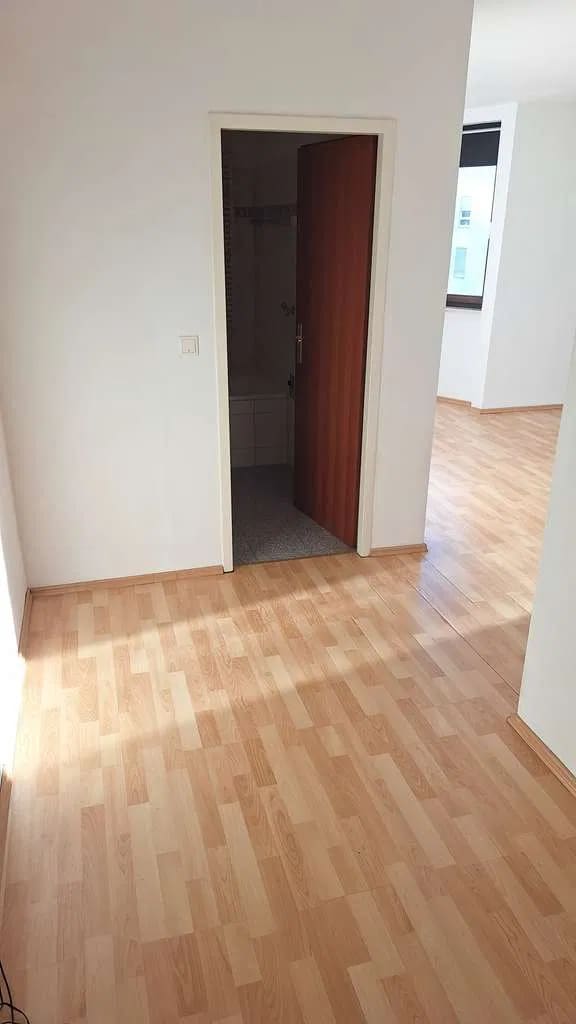 Immobilie in Zirndorf - Helle , gepflegte 1,5-Zimmer-Wohnung mit Balkon und Einbauküche in Zirndorf - Bild 1
