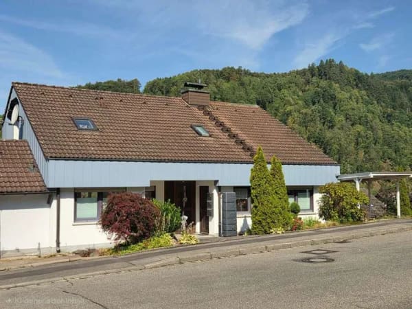 Immobilie in Oberwolfach - 2-Zi.-ETW im DG mit Carport und Gartenanteil - Bild 1