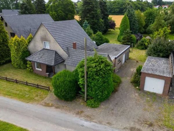 Immobilie in Löhne - Einfamilienhaus auf 2.293 m² großem Grundstück in Löhne - Bild 0