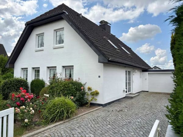 Immobilie in Hamberge - Großzügiges Einfamilienhaus mit herrlich eingewachsenem Grundstück auf rund  245 qm Gesamtfläche - Bild 0