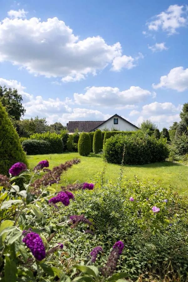 Immobilie in Hamberge - Großzügiges Einfamilienhaus mit herrlich eingewachsenem Grundstück auf rund  245 qm Gesamtfläche - Bild 2