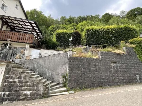 Immobilie in Triberg im Schwarzwald - Raum für Ideen – Zweifamilienhaus mit viel Potenzial in Triberg! - Bild 1