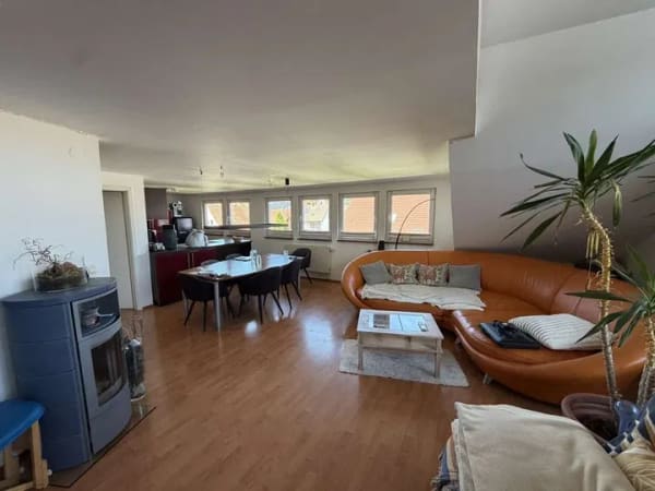 Immobilie in Sontheim an der Brenz - Wohnen mit Blick auf das Brenzer Schloss - Großzügige 4-Zimmer Wohnung mit Dachterrasse in Sontheim - Bild 2