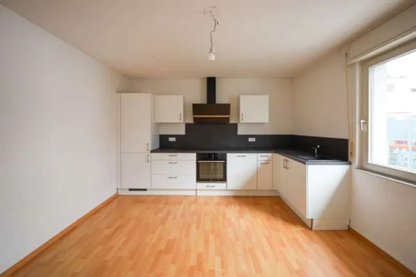 Immobilie in Rheinfelden (Baden) - Großzügige und helle 4-Zimmer-Eigentumswohnung - Zentral im Herzen von Rheinfelden  - Bild 2