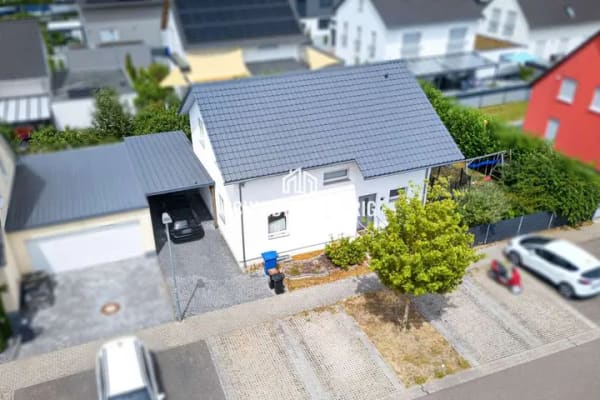 Immobilie in Dettenheim - Familienglück in Liedolsheim – Einfamilienhaus mit Garten und Carport - Bild 1