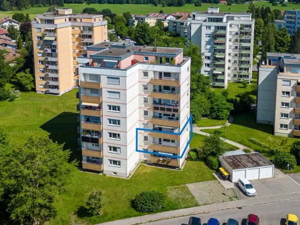 Immobilie in Isny im Allgäu - Großzügige, renovierungsbedürftige 3-Zimmer-Wohnung mit Südbalkon - Bild 0