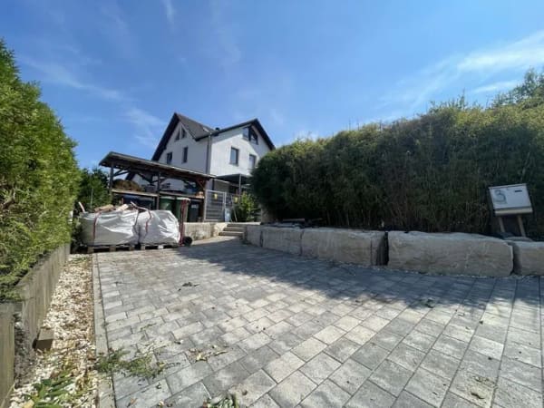 Immobilie in Engelsbrand - Haus-im-Haus-Konzept – großzügige 120 m² Wohnfläche, großer Garten und sofort bezugsbereit - Bild 2