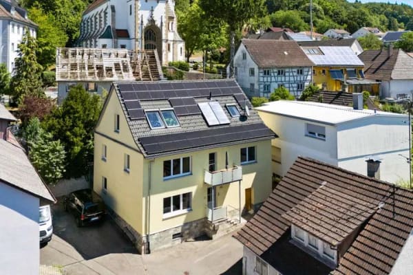 Immobilie in Gailingen am Hochrhein - Charmantes Zweifamilienhaus mit KfW-Standard und Ferienvermietung. - Bild 0