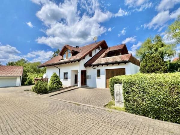 Immobilie in Ühlingen-Birkendorf - Attraktives Dreifamilienhaus mit Blick ins Grüne - Bild 0
