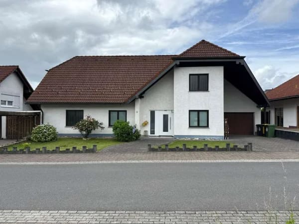 Immobilie in Herschbach - Großzügiges Massivhaus mit Garten in Herschbach - Bild 0