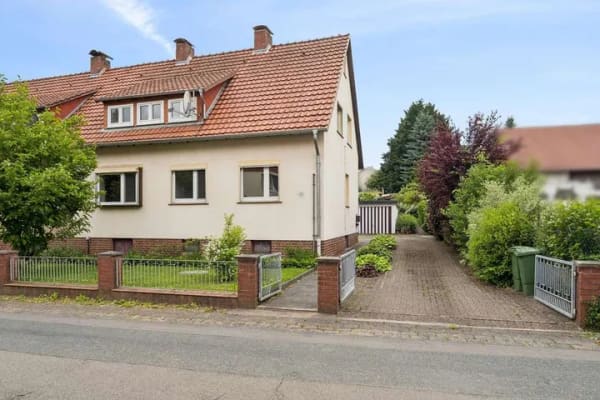 Immobilie in Gleichen - Viel Platz für zwei Generationen oder die große Familie. Doppelhaushälfte mit Garage + Nebengebäude. - Bild 0