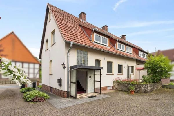 Immobilie in Gleichen - Viel Platz für zwei Generationen oder die große Familie. Doppelhaushälfte mit Garage + Nebengebäude. - Bild 2