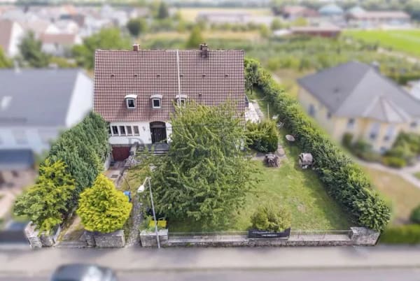 Immobilie in Heuchelheim - Einfamilienhaus mit 258 m² Wohnfläche und großem Garten in Heuchelheim - Bild 0