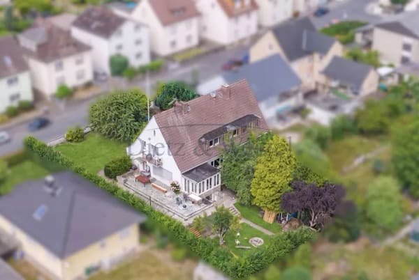 Immobilie in Heuchelheim - Einfamilienhaus mit 258 m² Wohnfläche und großem Garten in Heuchelheim - Bild 1