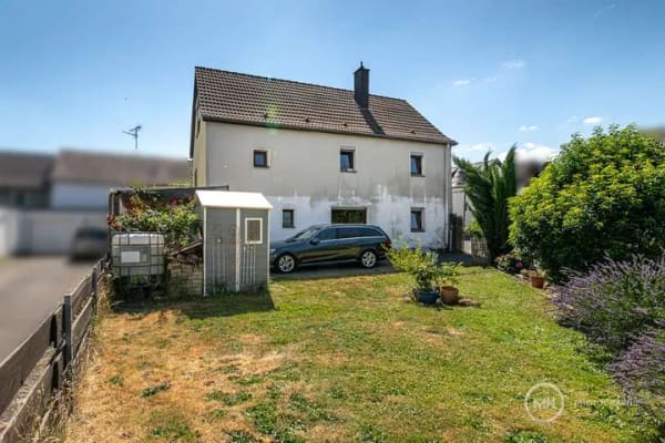 Immobilie in Hennef (Sieg) - MANNELLA *Viel Raum für Ihre Ideen!* Großzügiges Fachwerkhaus mit Garten und Werkstatt! - Bild 0