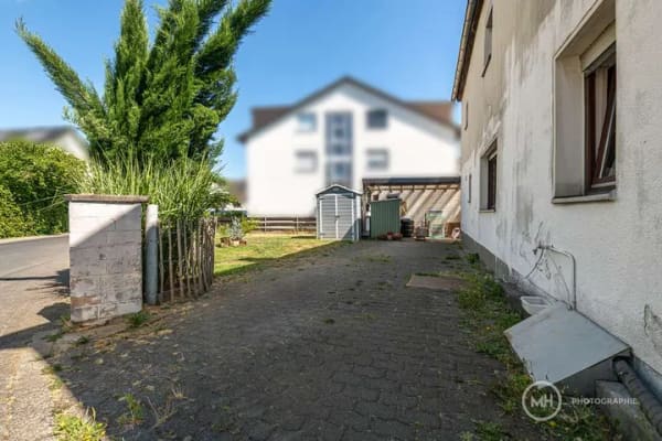 Immobilie in Hennef (Sieg) - MANNELLA *Viel Raum für Ihre Ideen!* Großzügiges Fachwerkhaus mit Garten und Werkstatt! - Bild 3