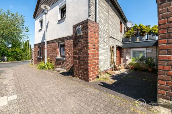 Immobilie in Hennef (Sieg) - MANNELLA *Viel Raum für Ihre Ideen!* Großzügiges Fachwerkhaus mit Garten und Werkstatt! - Bild 4