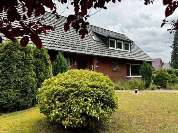 Immobilie in Lähden - Handwerker aufgepasst: sanierungsbedürftiges Einfamilienhaus mit viel Platz! - Bild 2