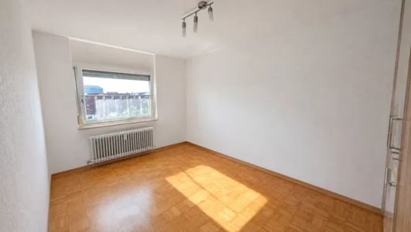 Immobilie in Göppingen - Wohnkomfort trifft Investment: Helle 4,5-Zimmer-Wohnung mit drei Schlafzimmern und sonnigem Balkon! - Bild 4
