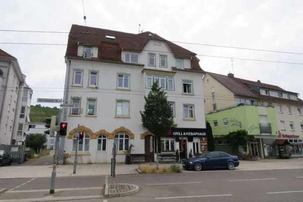 Immobilie in Esslingen am Neckar - Sonnige 3-Zimmer-Dachgeschosswohnung, provisionsfrei aus Insolvenzverfahren - Bild 1
