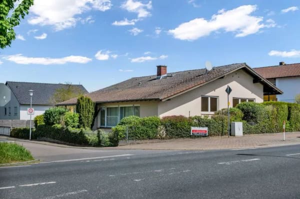 Immobilie in Pfungstadt - Einfamilienhaus mit Einliegerwohnung in Pfungstadt-Hahn - Bild 0