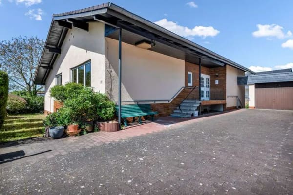 Immobilie in Pfungstadt - Einfamilienhaus mit Einliegerwohnung in Pfungstadt-Hahn - Bild 1