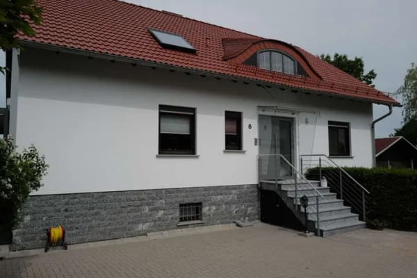 Immobilie in Langenbernsdorf - Exklusives Zweifamilienhaus voll unterkellert mit großem Grundstück und Garagen in Trünzig - Bild 4