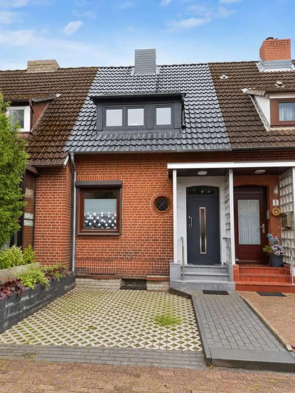 Immobilie in Schönkirchen - Reihenmittelhaus mit Wintergarten-Dachstudio-Vollkeller-Renoviert - Bild 0