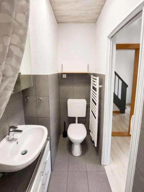Immobilie in Schönkirchen - Reihenmittelhaus mit Wintergarten-Dachstudio-Vollkeller-Renoviert - Bild 1