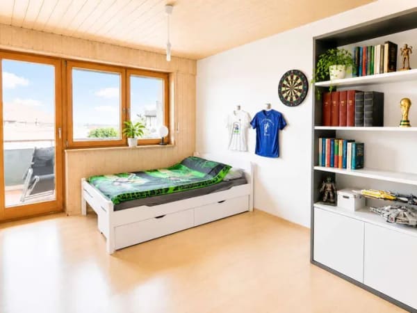 Immobilie in Reichenbach an der Fils - Wohnen mit Weitblick – gepflegte 3,5-Zimmer-Wohnung mit zwei Balkonen und Garage - Bild 2
