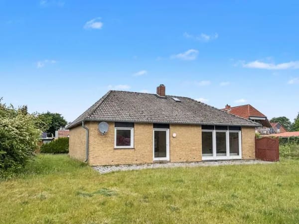 Immobilie in Gettorf - Bungalow auf großzügigem Grundstück – Sanierungsobjekt mit vielfältigen Möglichkeiten in Gettorf - Bild 0
