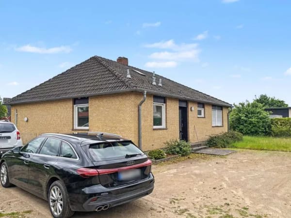 Immobilie in Gettorf - Bungalow auf großzügigem Grundstück – Sanierungsobjekt mit vielfältigen Möglichkeiten in Gettorf - Bild 1