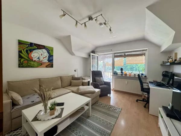Immobilie in Wenzenbach - 2 ZKB - top in Schuss mit schönem Balkon und Aussicht - Bild 0