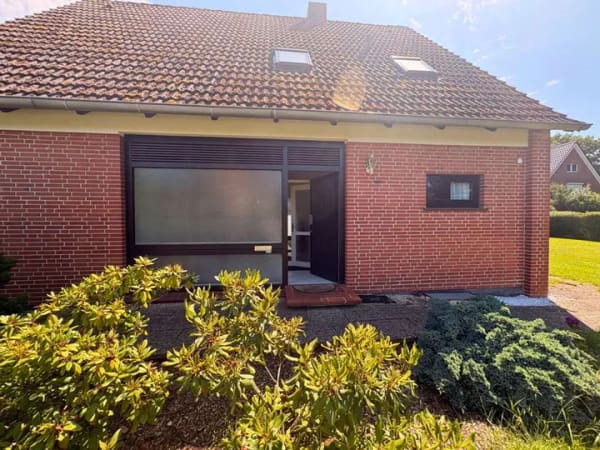 Immobilie in Elmenhorst - Beschauliches Einfamilienhaus mit gemütlicher Einliegerwohnung und Garage - 
herrlich ruhig gelegen - Bild 2