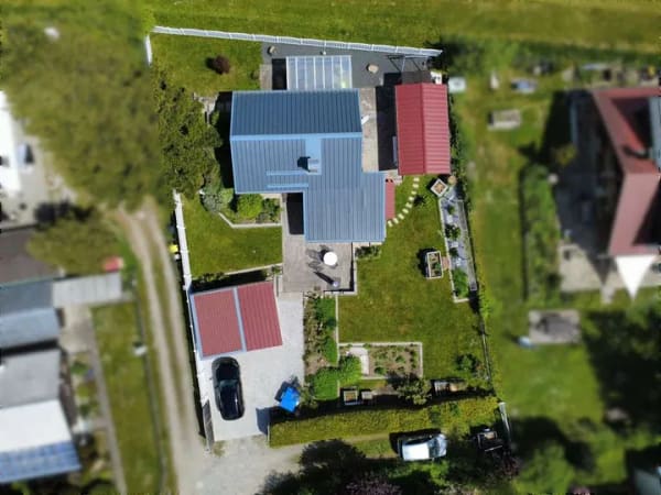 Immobilie in Aichstetten - Seltene Gelegenheit - Charmantes Wohnhaus in ruhige Lage mit tollen Außenanlagen - Bild 0