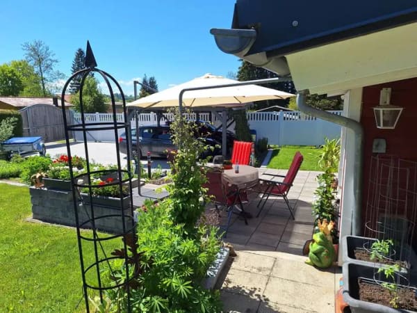 Immobilie in Aichstetten - Seltene Gelegenheit - Charmantes Wohnhaus in ruhige Lage mit tollen Außenanlagen - Bild 1