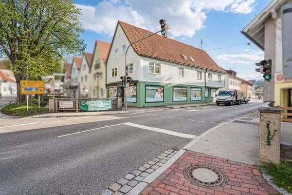 Immobilie in Obergünzburg - Wohn- und Geschäftshaus in Obergünzburg – Wohnung vermietet, Gewerbe frei - Bild 0