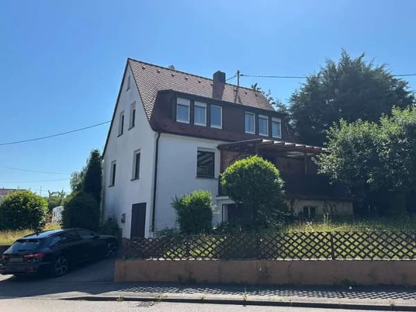 Immobilie in Bönnigheim - Freistehendes Einfamilienhaus mit tollem Grundstück - Bild 1