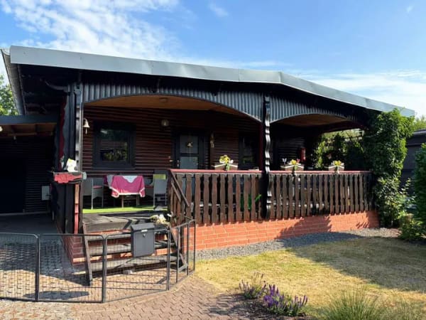 Immobilie in Mittelhof - Gepflegtes Ferienhaus mit Carport und Veranda - Erstwohnsitz möglich! - Bild 1