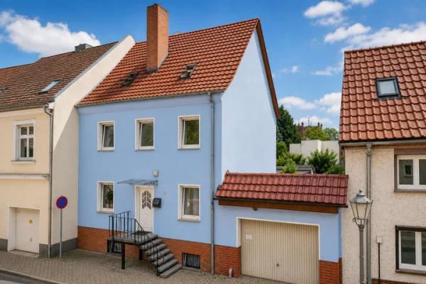 Immobilie in Calbe (Saale) - Großzügiges Reihenhaus mit Garage, Terrasse und Garten in Calbe - Bild 1