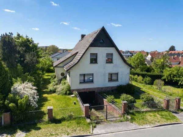 Immobilie in Bergen auf Rügen - Einfamilienhaus in ruhiger Lage von Bergen auf Rügen – viel Platz für Ihre Wohnideen - Bild 0