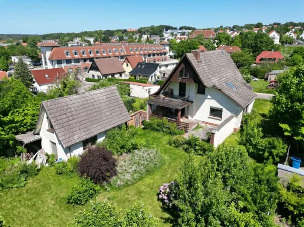 Immobilie in Bergen auf Rügen - Einfamilienhaus in ruhiger Lage von Bergen auf Rügen – viel Platz für Ihre Wohnideen - Bild 1
