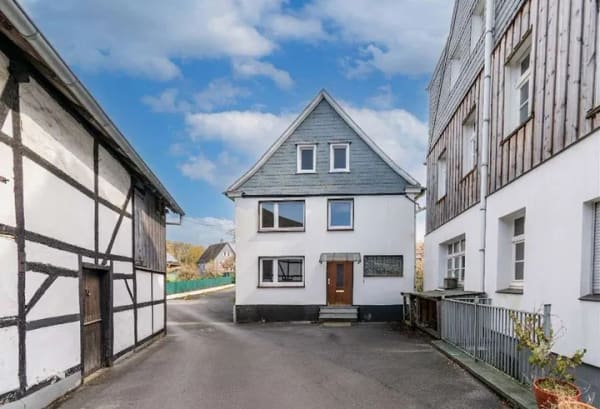 Immobilie in Solingen - Handwerker gesucht. Zweifamilienhaus mit Potenzial in idyllischer Hofschaft - Bild 1