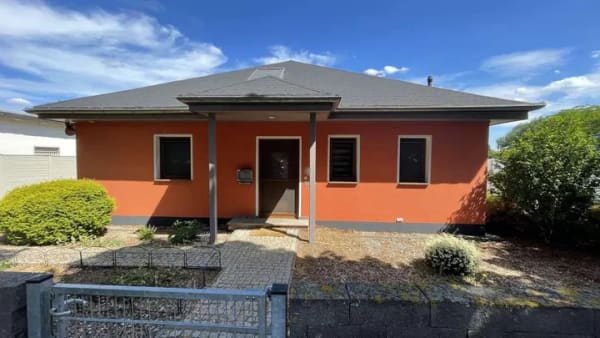 Immobilie in Nienburg (Saale) - einzugsbereiter Bungalow + Swimmingpool - Bild 1