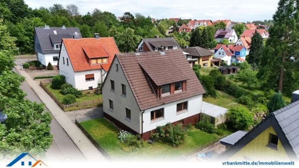 Immobilie in Gieboldehausen - Einfamilienhaus mit großem Grundstück – ideale Grundlage für Ihre individuelle Modernisierung! - Bild 1