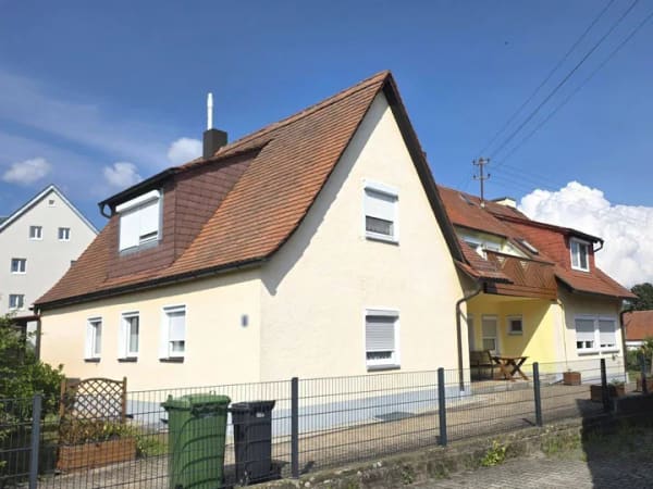 Immobilie in Mitterteich - Sofort bezugsfreies Einfamilienhaus mit großem Garten in Mitterteich - Bild 0