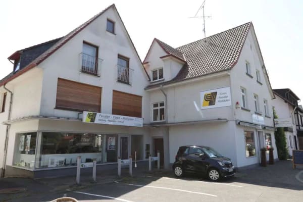 Immobilie in Ruppichteroth - 2 Häuser, 2 sanierte Ladenlokale, 3 Wohnungen, 2290qm  Grund, TopLage, provisionsfrei - Bild 0