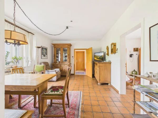 Immobilie in Lieg - Gelegenheit: Bauernhaus mit Scheune in Lieg zu verkaufen. - Bild 1