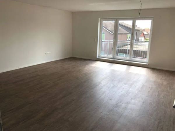 Immobilie in Löningen - Top-Eigentumswohnung mit Balkon! Blick ins Grüne! Gepflegte und geräumige 2 ZKB mit EBK, HWR und CARPORT! - Bild 2