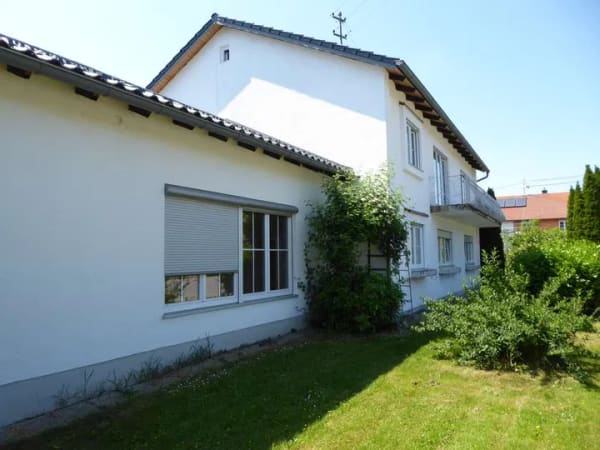 Immobilie in Fridolfing - Großzügiges Zweifamilienhaus mit enormen Potenzial in 83413 Fridolfing zu verkaufen ! - Bild 2